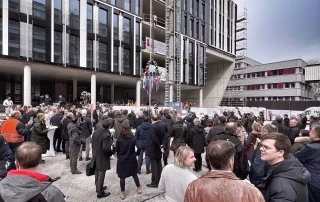 Oak House Richtfest Publikum